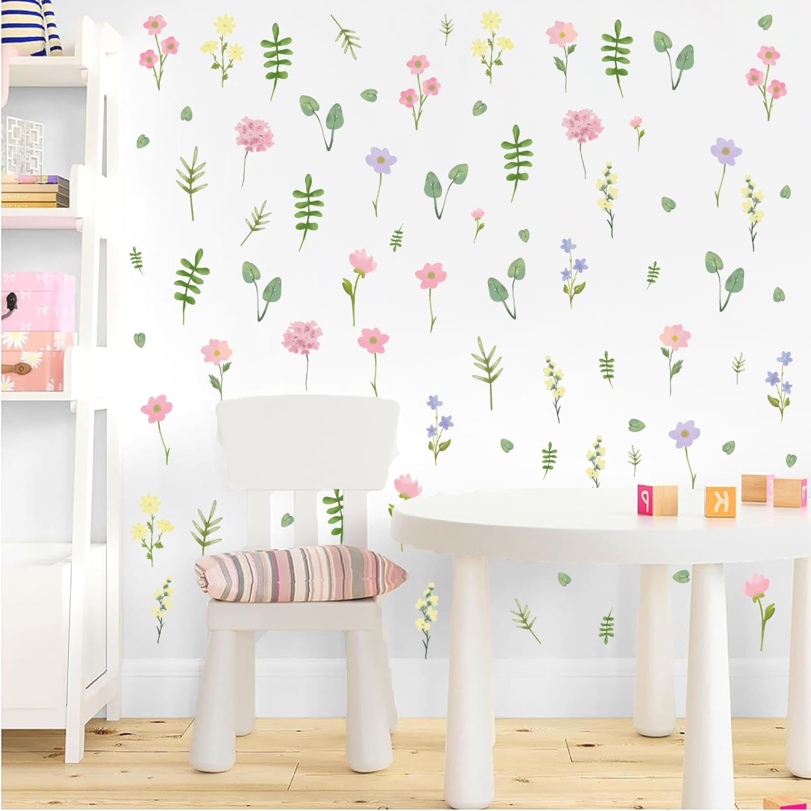 Lamkidle nursery room decor adds colorful flowers for a cheerful, cozy vibe.