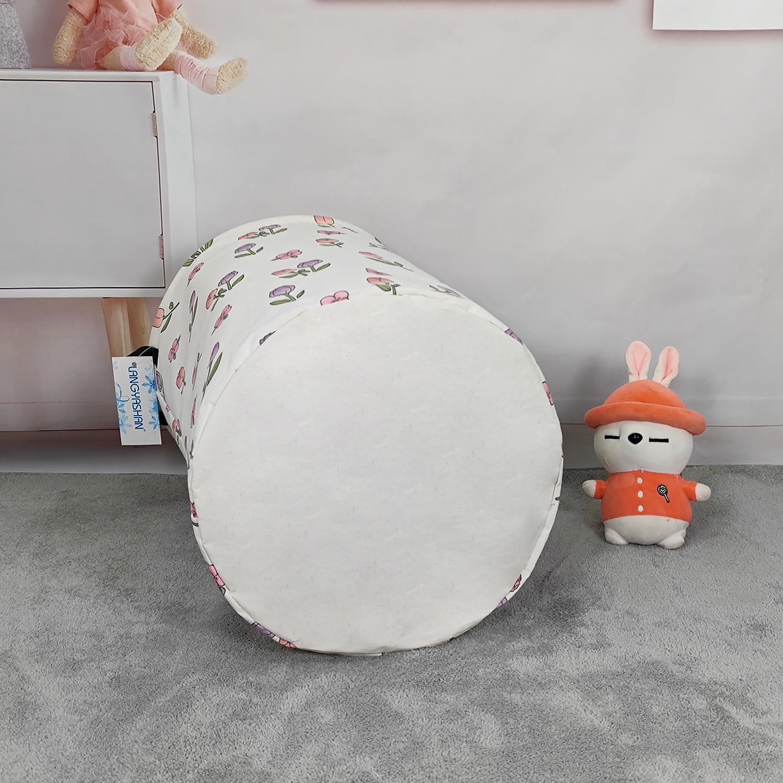 LANGYASHAN waterproof-coated interior keeps items dry during storage