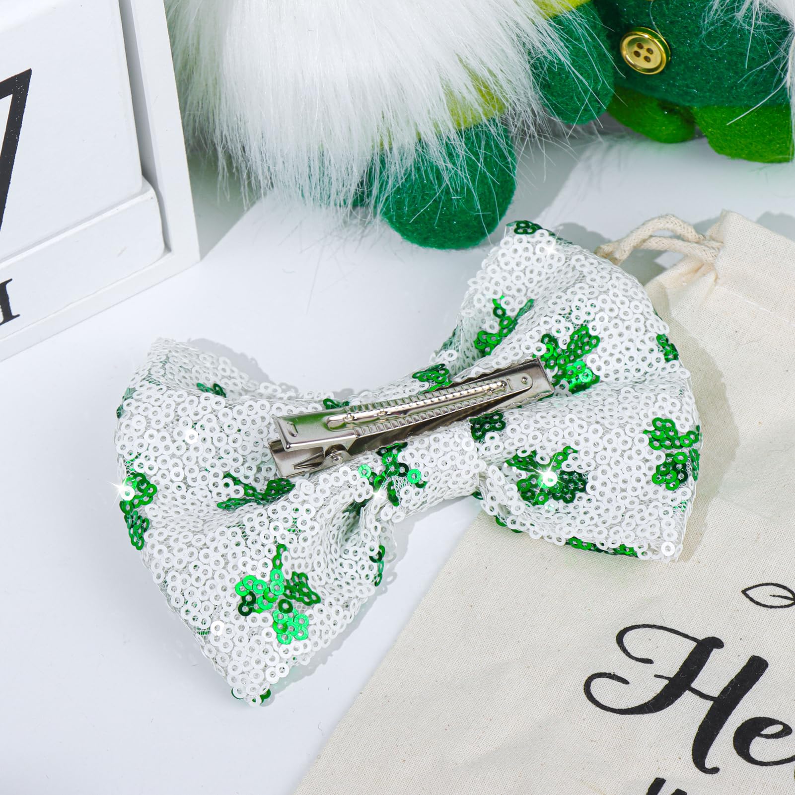 Lanmerry alligator clip bows for girls' festive hairstyles.