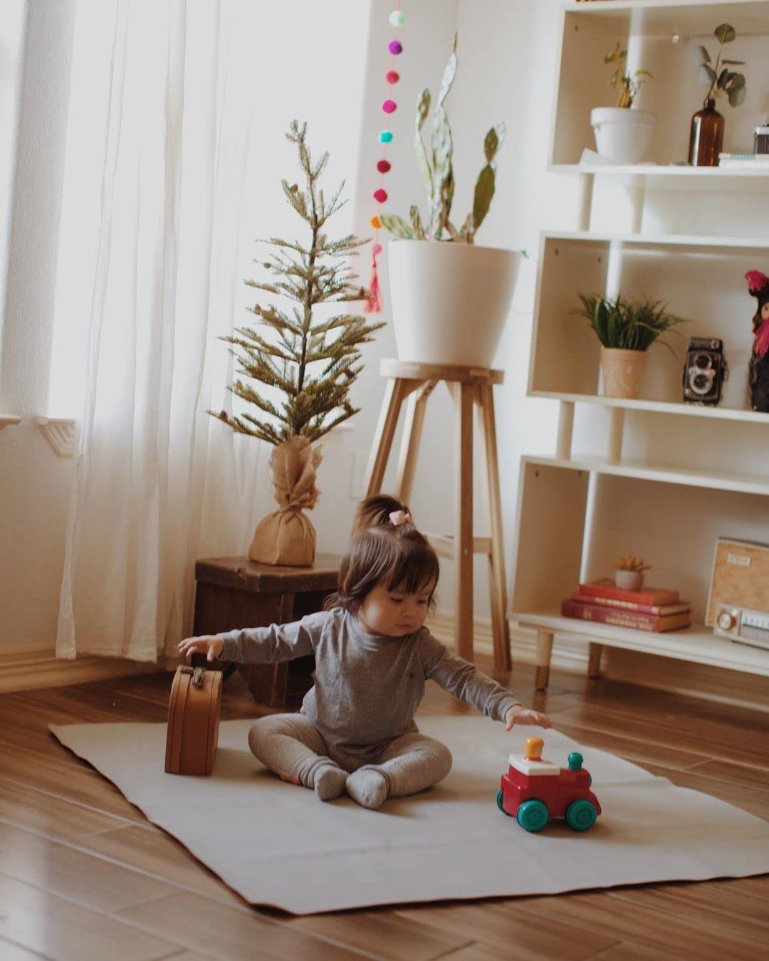 Lark Baby Goods flocked backing provides slip resistance on hard floors