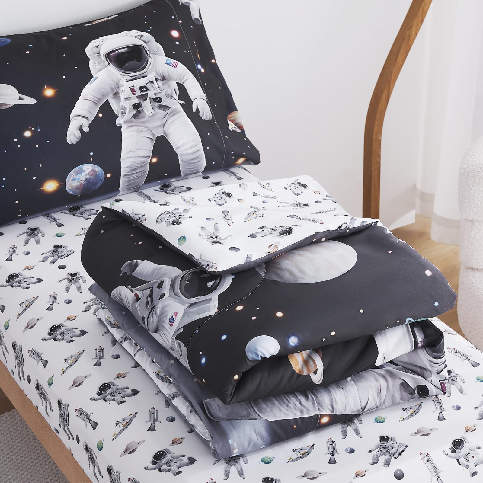 Lasoftan toddler bedding set bedroom setup, cozy space for bedtime routines.