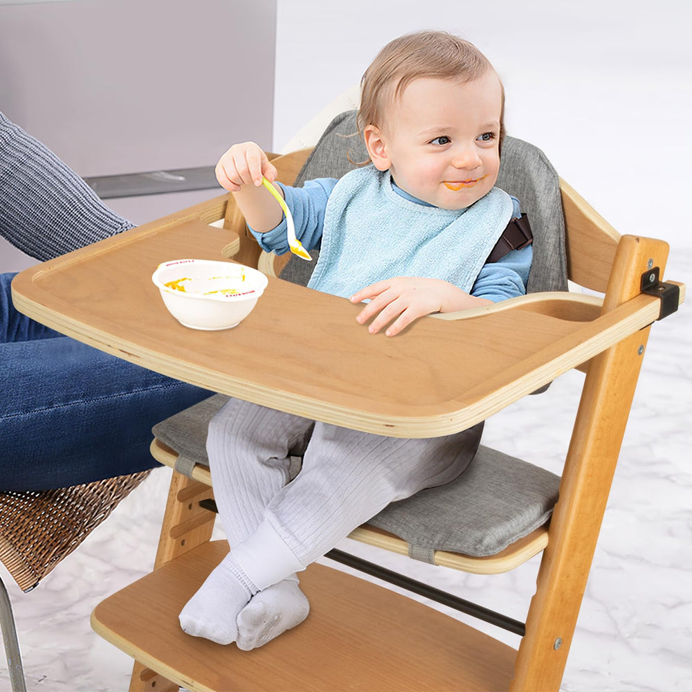 Lcoco&Dream chair used at family meals, fostering early social dining.