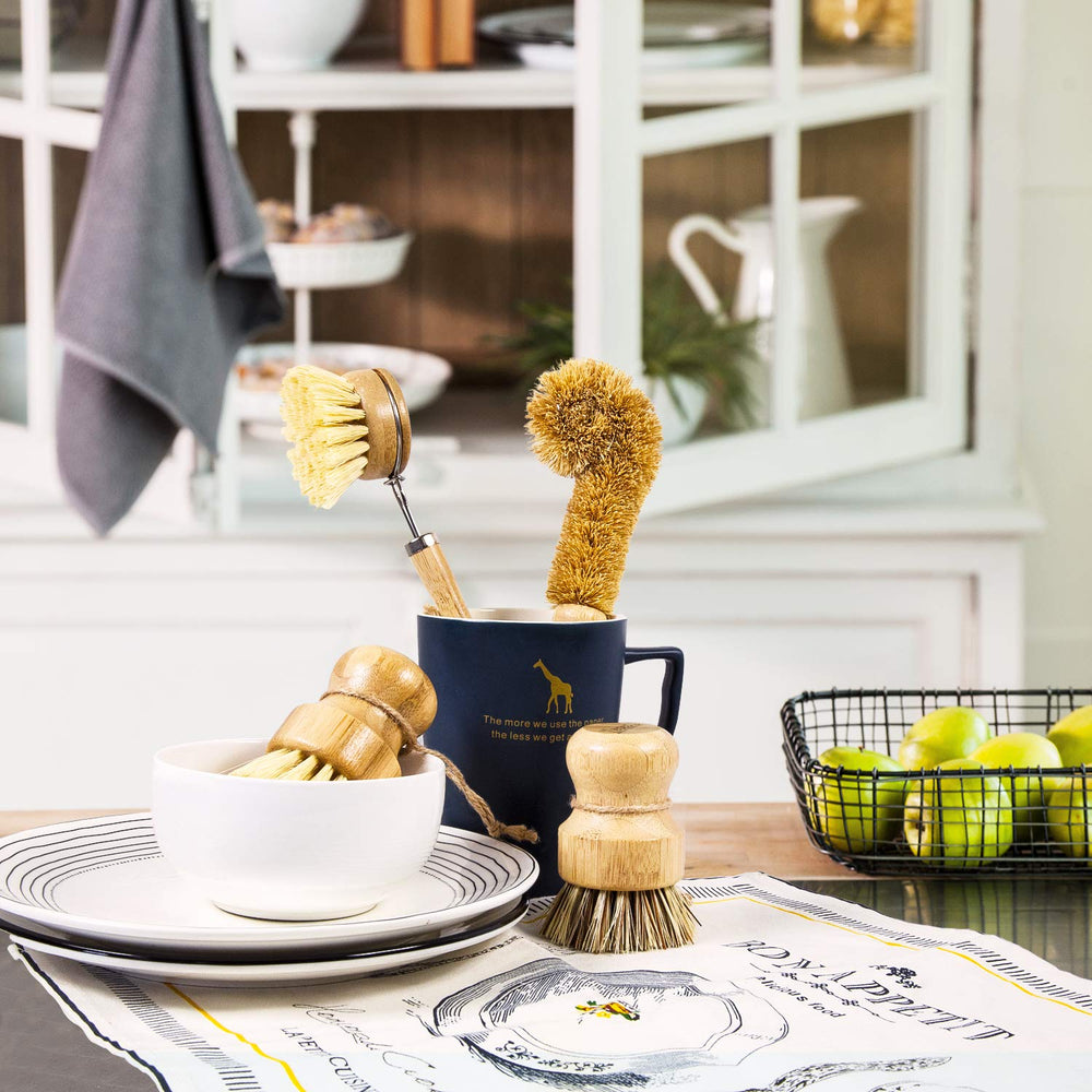 LESES ergonomic bamboo handle provides comfortable grip during scrubbing