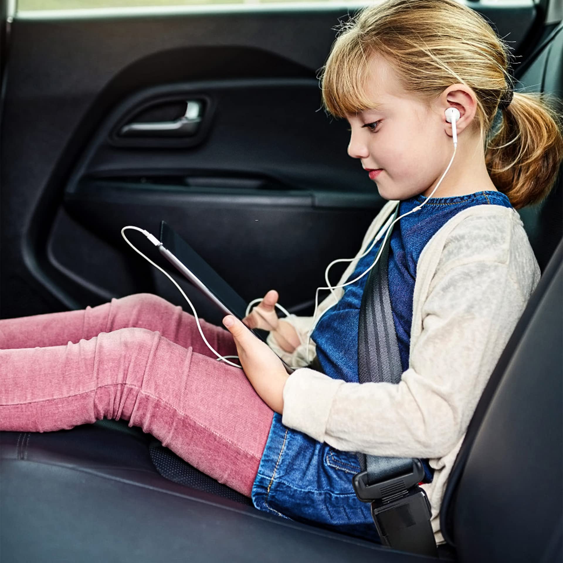 Leoenir child-friendly buckle cover closeup shows easy-to-use locking mechanism