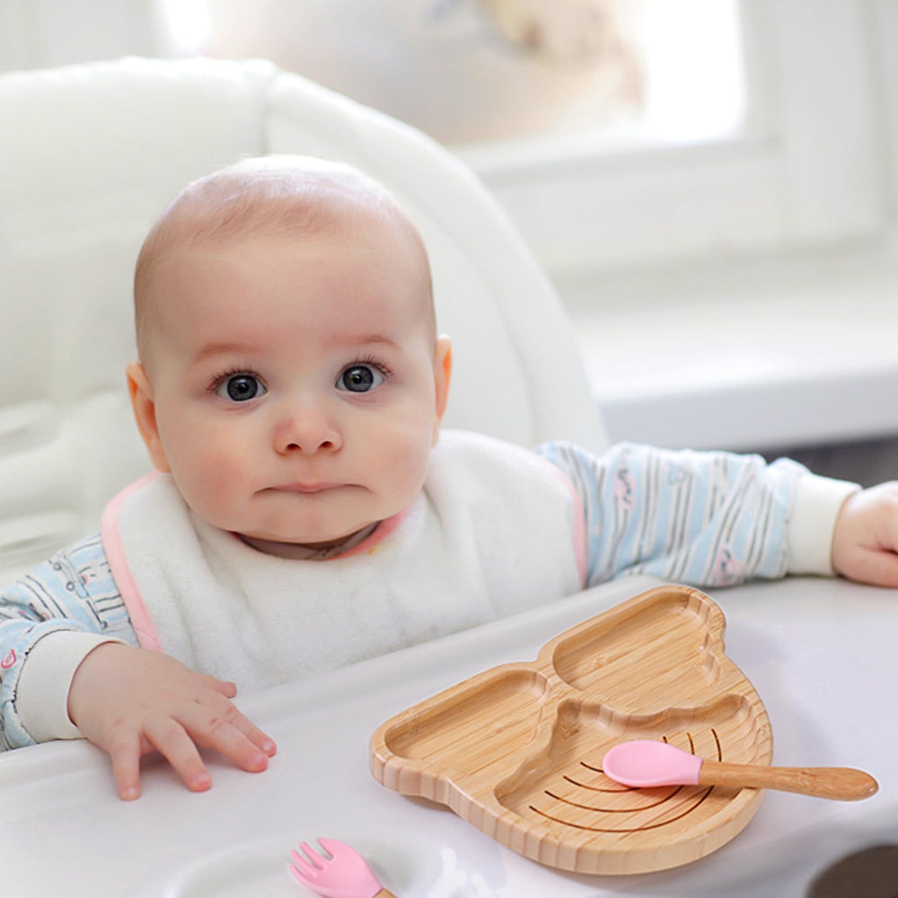 lets-make-baby-feeding-set-high-chair-use shows meals secured on a high chair