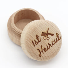Liannan engraving closeup shows baby name on the keepsake box for personalized memory