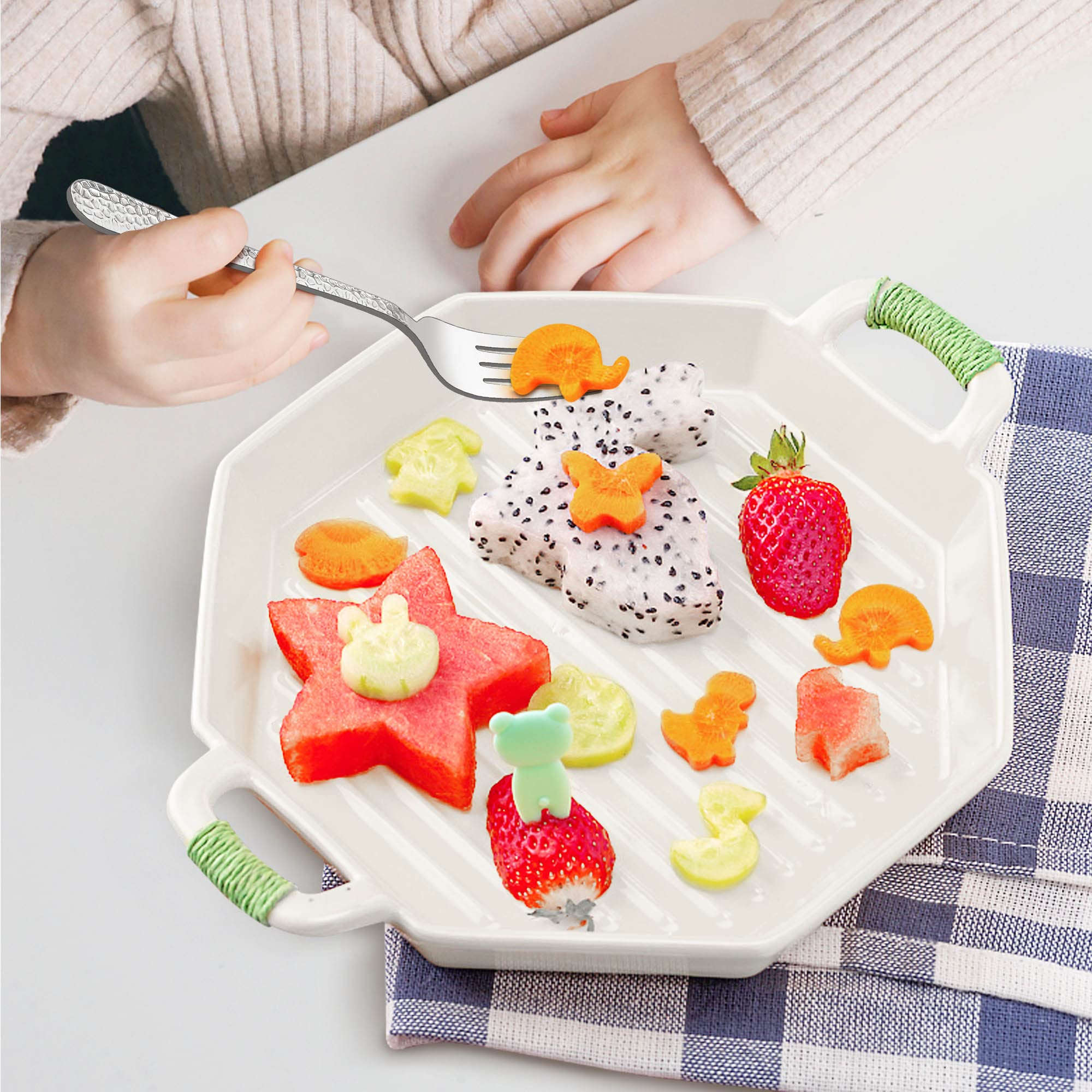 LIANYU easy-grip kid forks ensure comfortable handling for small hands