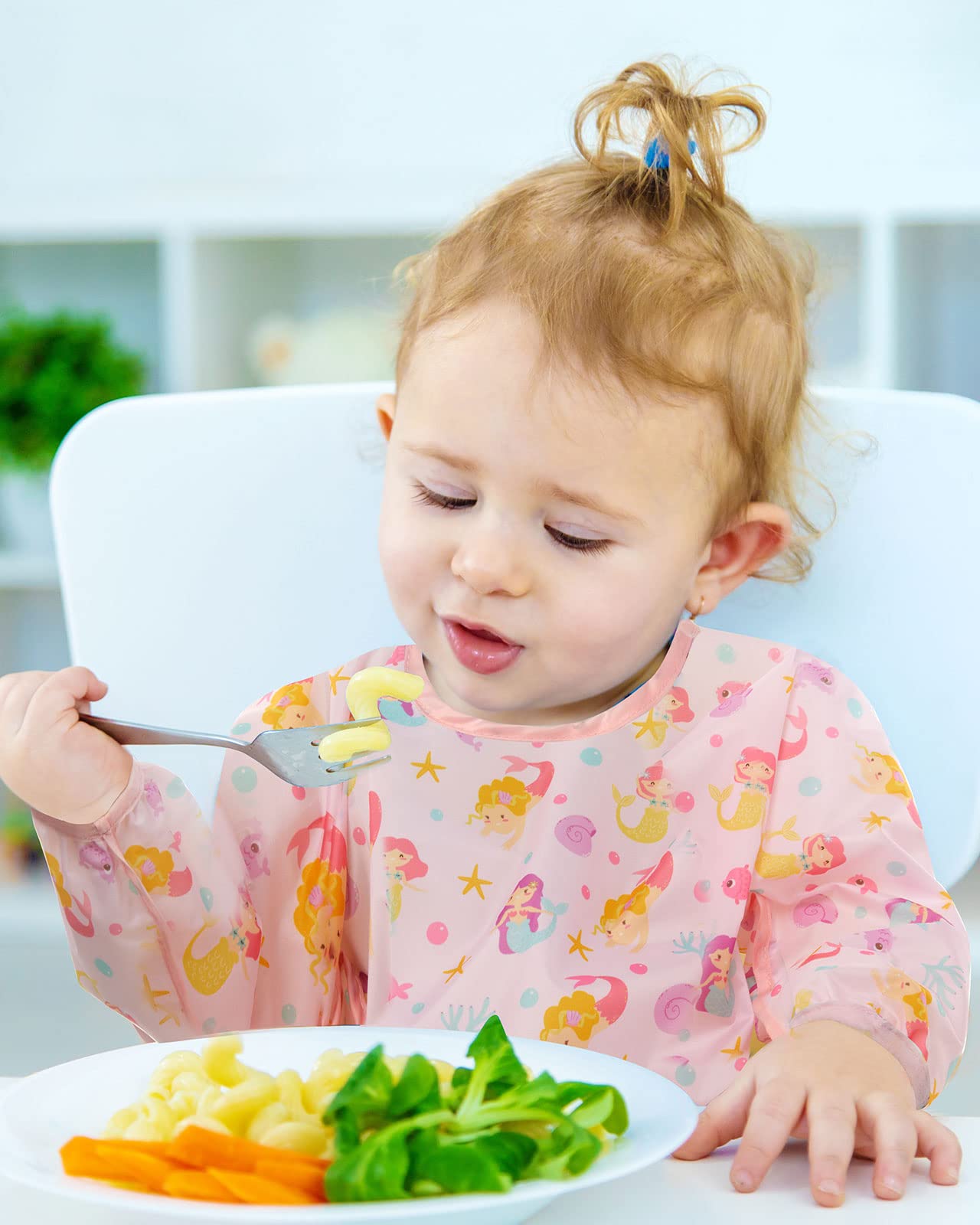 Lictin bibs fold compactly for on-the-go feeding.