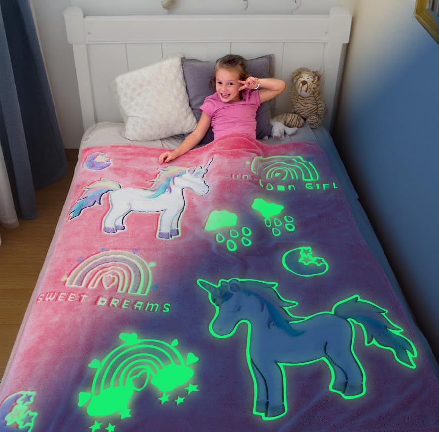 Liderstar glow unicorn blanket closeup highlighting glow-in-the-dark magic for bedtime.