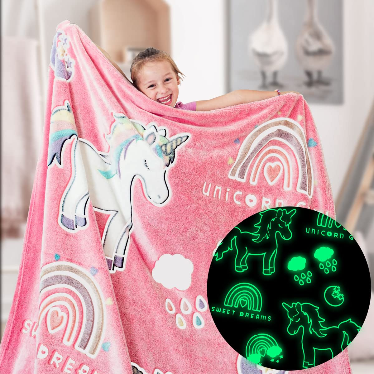 Liderstar travel blanket compact carried during car journeys for on-the-go warmth.