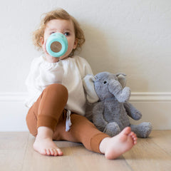 Lifefactory-made-in-USA cap demonstrates quality for busy family routines.