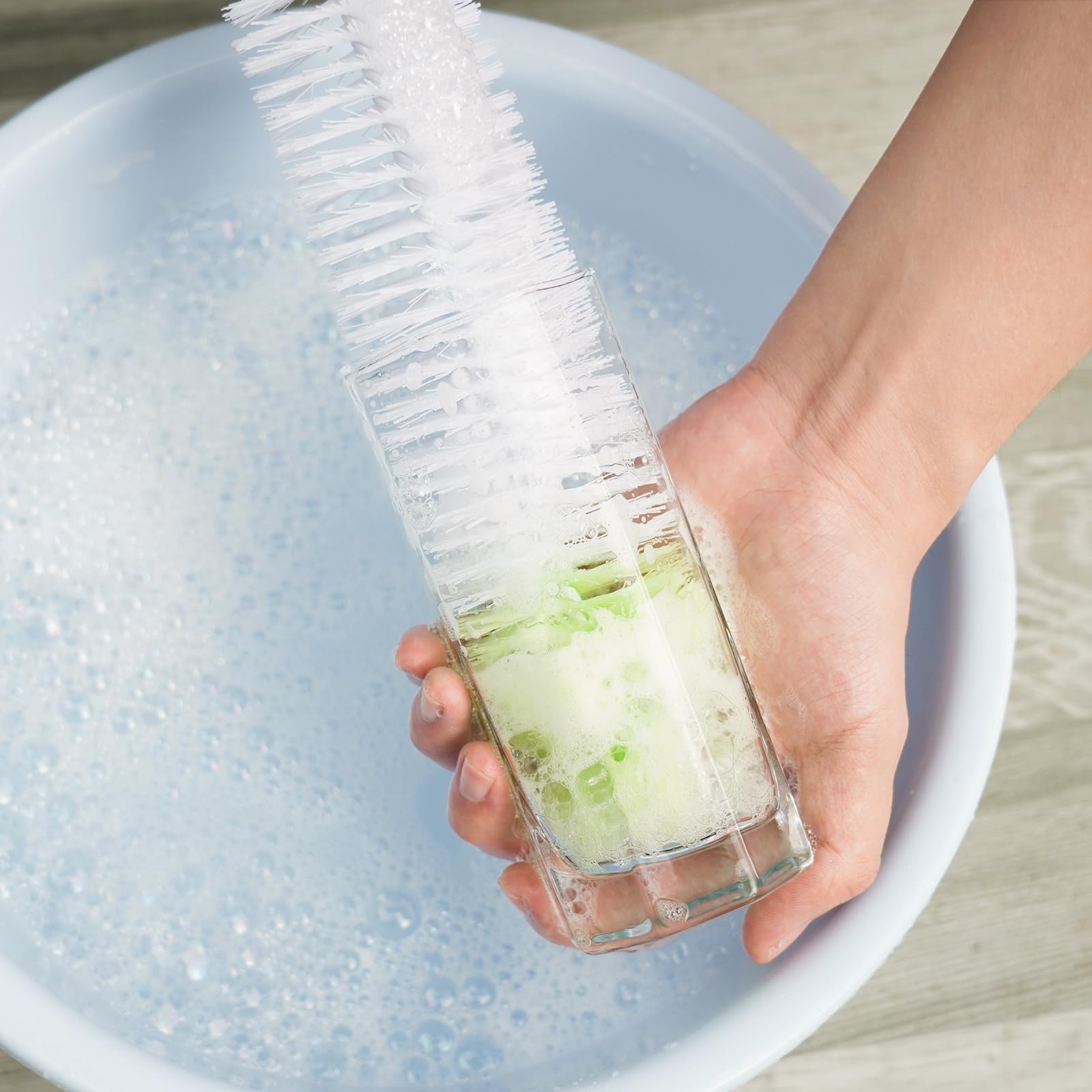 LiKee ergonomic handle provides comfortable grip during long cleaning sessions