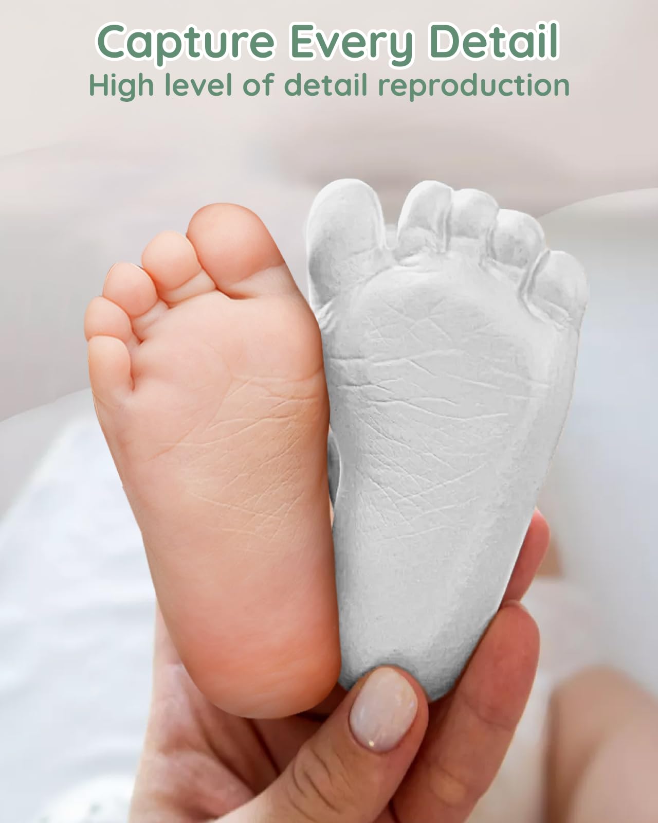 Lilian&Gema hands and feet impression process captures tiny creases with lifelike fidelity.