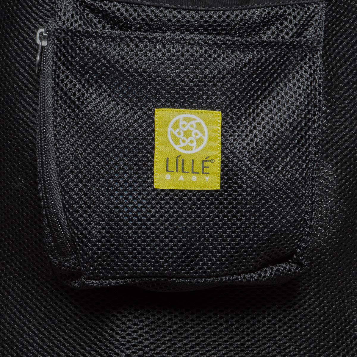 LILLEbaby CarryOn travel-ready carrier ideal for airports and trains.