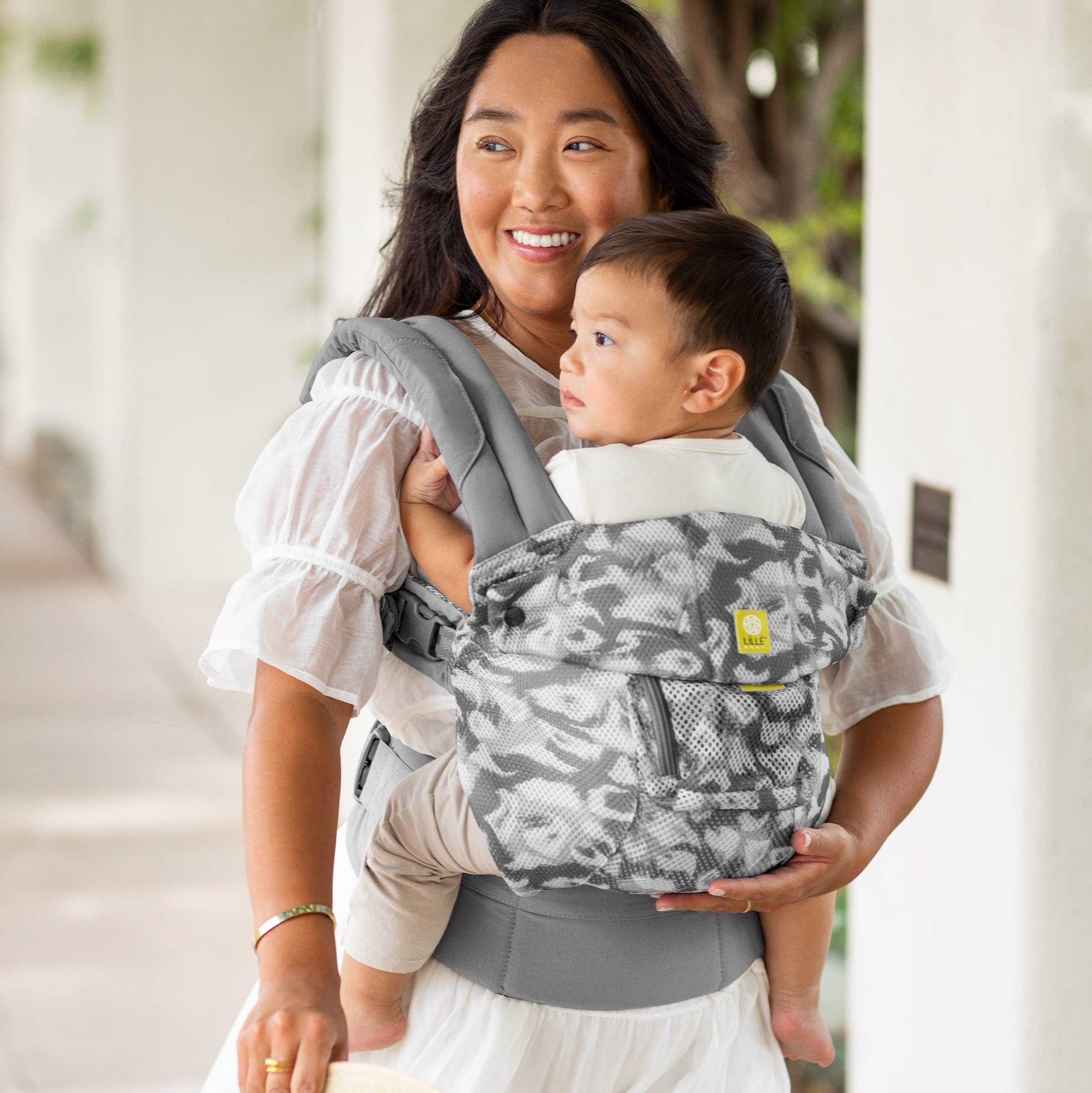 LILLEbaby Complete Airflow infant-to-toddler versatility supports growing children from 7 to 45 pounds.