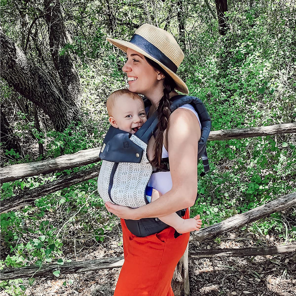 LÍLLÉbaby Etch Complete: 360-degree wear for inward or outward facing carrying.