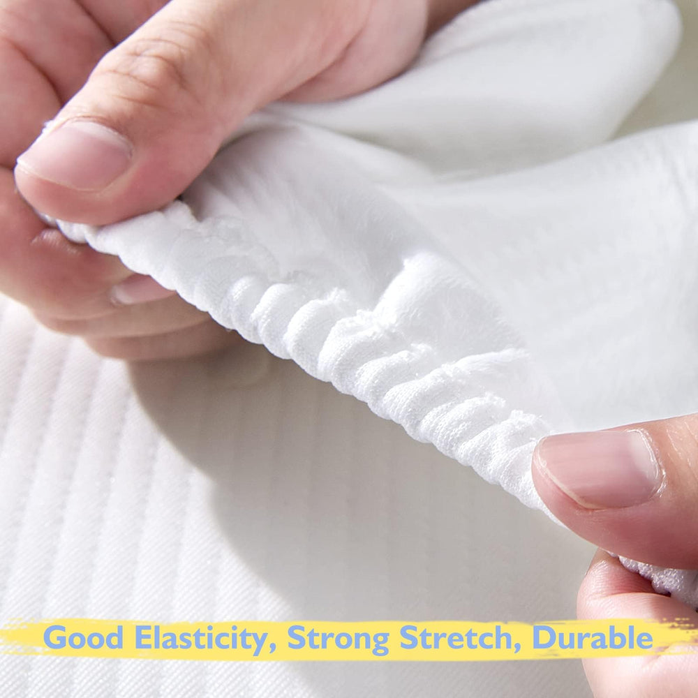 Lillibearas bottom waterproof layer blocks liquids from the mattress.