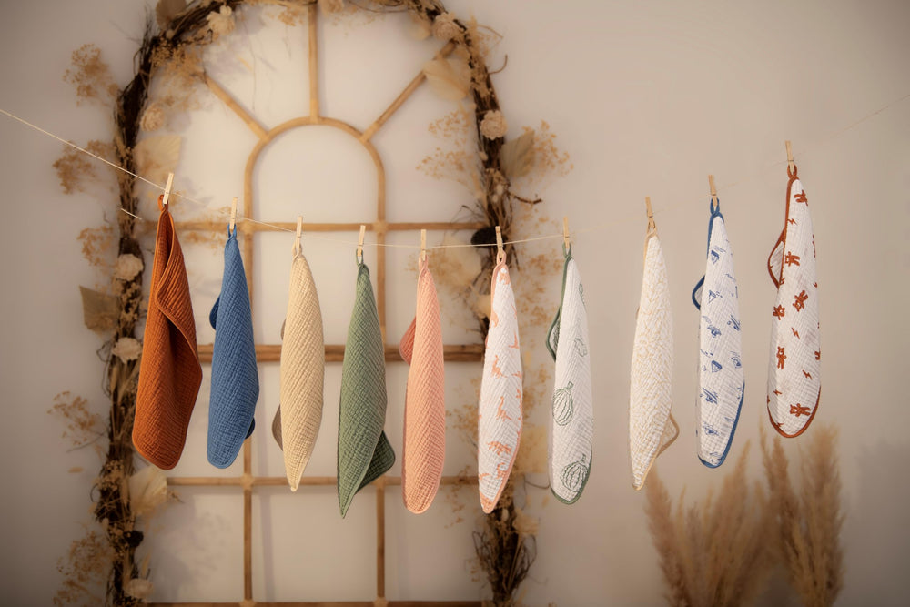 LILY O LAUREL muslin burp cloths with multiple layers absorb dribbles