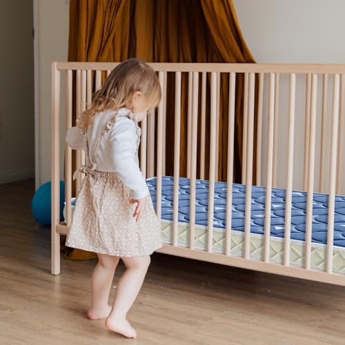 LILYVIBEBEARHAPPY edge-design close-up demonstrates stability for snug crib fit