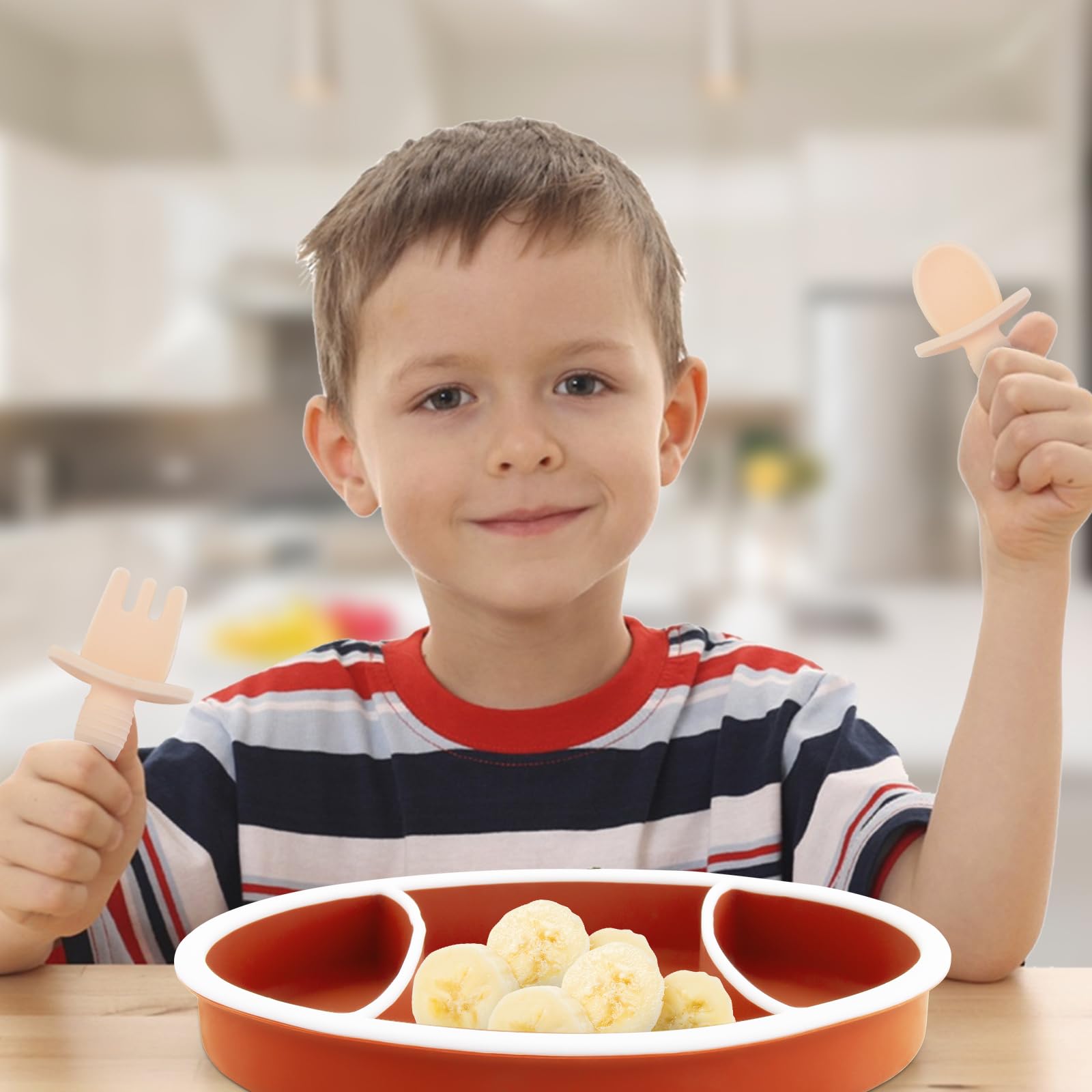 Linowos rugby-shaped design engages toddlers for self-feeding.