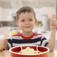 Linowos rugby-shaped design engages toddlers for self-feeding.