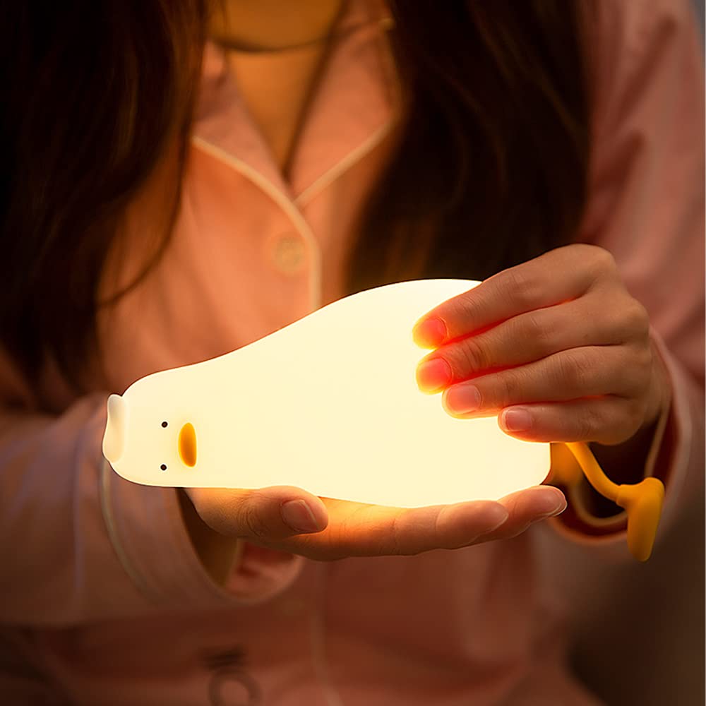 Liqmin Duck Night Light on nursery table supports gentle visibility