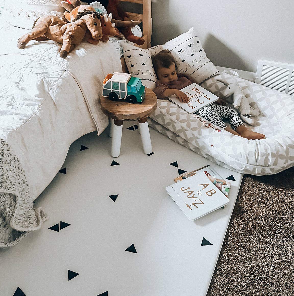 LITTLE Bot Ofie Mat easy-clean vacuum-ready surface supports quick tidy-ups.