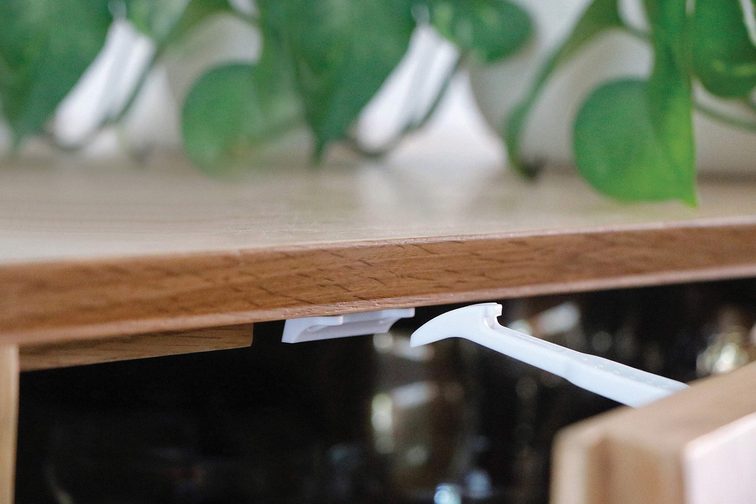 Little Chicks CK034 self-locking mechanism keeps cabinet closed after use.