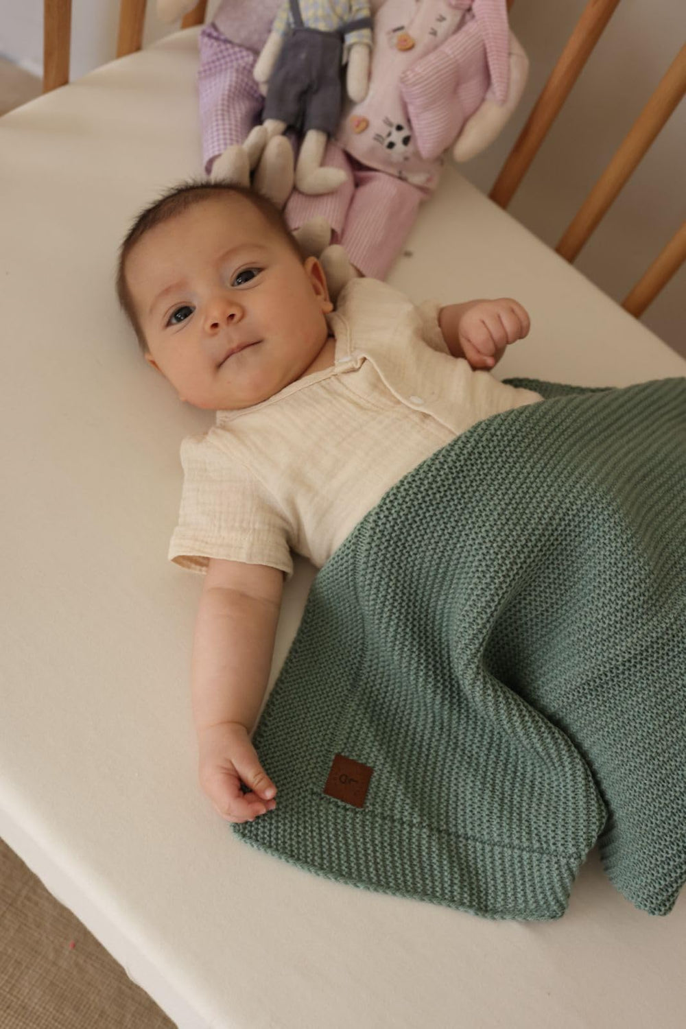 Little Dedi Alina blanket green with engraved stars detail enriching the design.