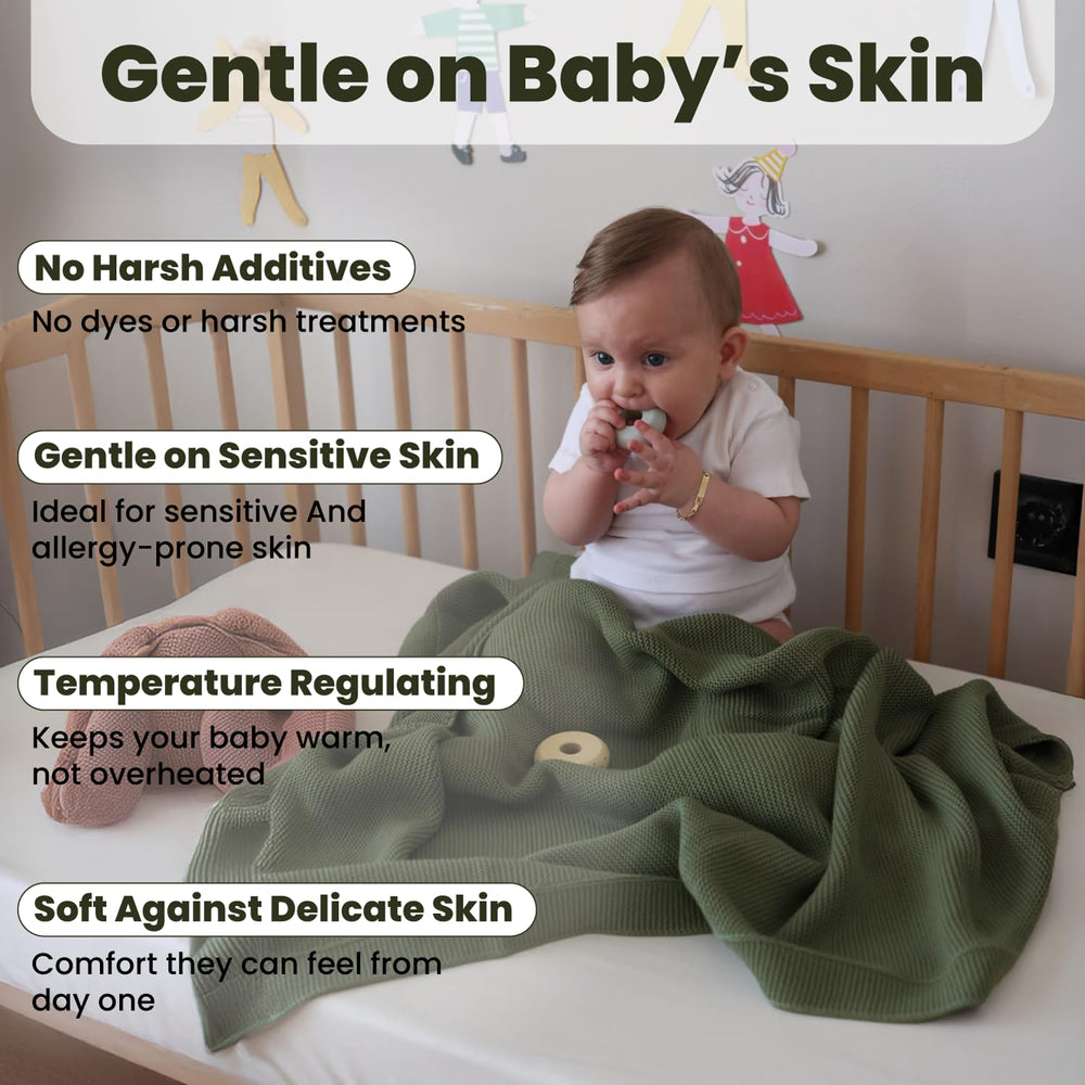 Little Dedi organic cotton close-up shows breathable, hypoallergenic fibers