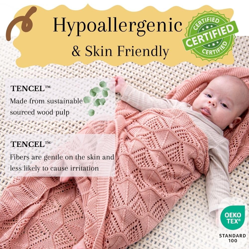 Little Dedi hypoallergenic baby blanket pink TENCEL Lyocell fibers closeup.