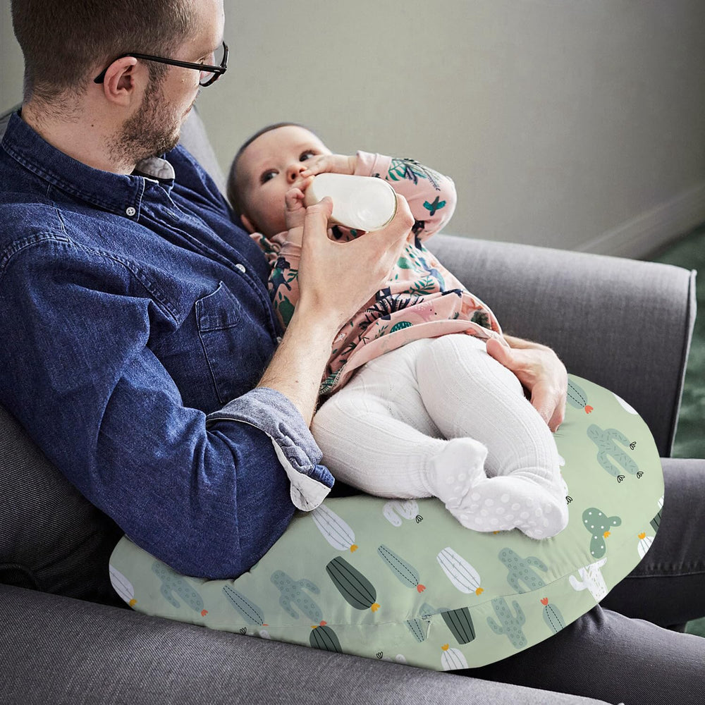 Little Grape Land machine-washable cover enables easy cleaning after feeds.