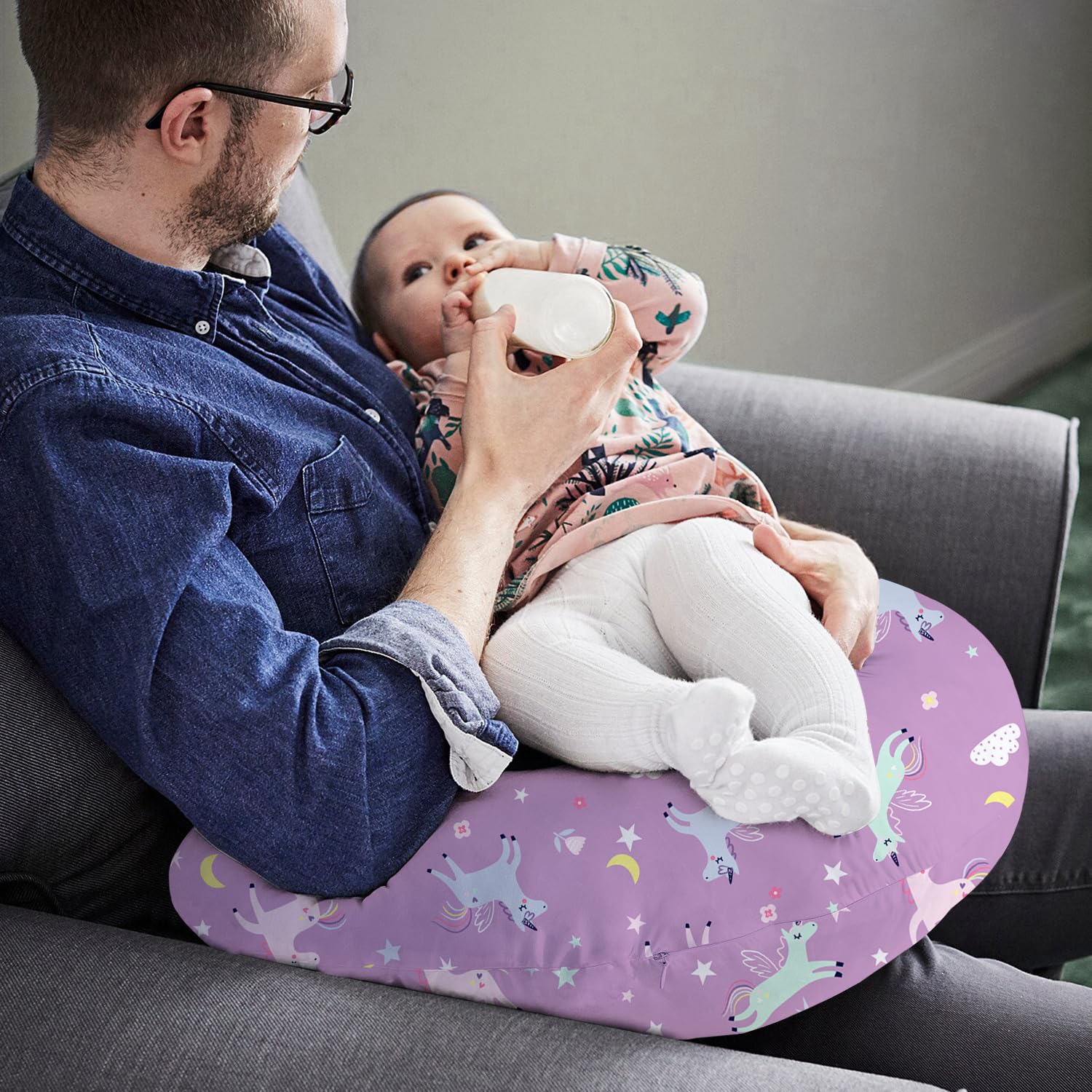 Little Grape Land removable, machine-washable cover ensures easy cleanup after feeds.