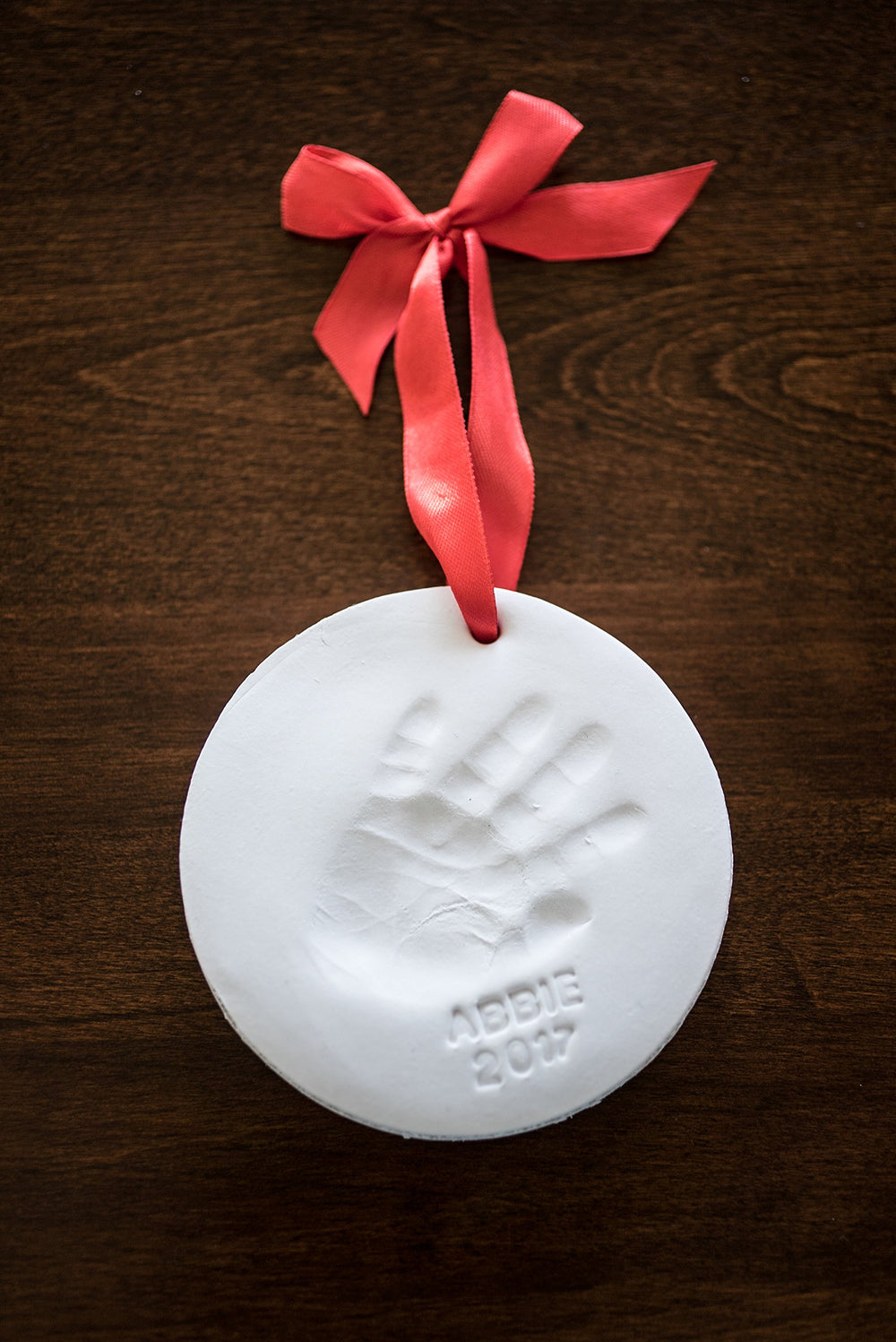 Little Hippo hanging accessories enable easy wall display and tabletop showcasing.