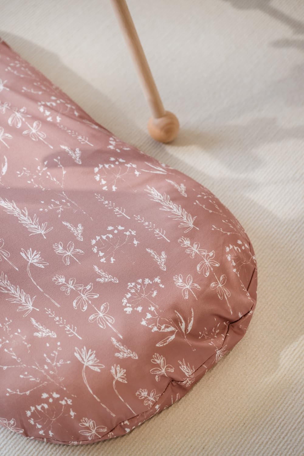 Little Jump baby-friendly design suits boys and girls for shared lounging.