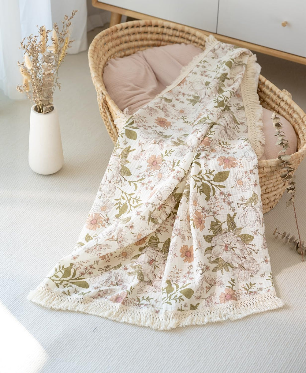 Little Jump double gauze blanket remains breathable and becomes softer after washes.