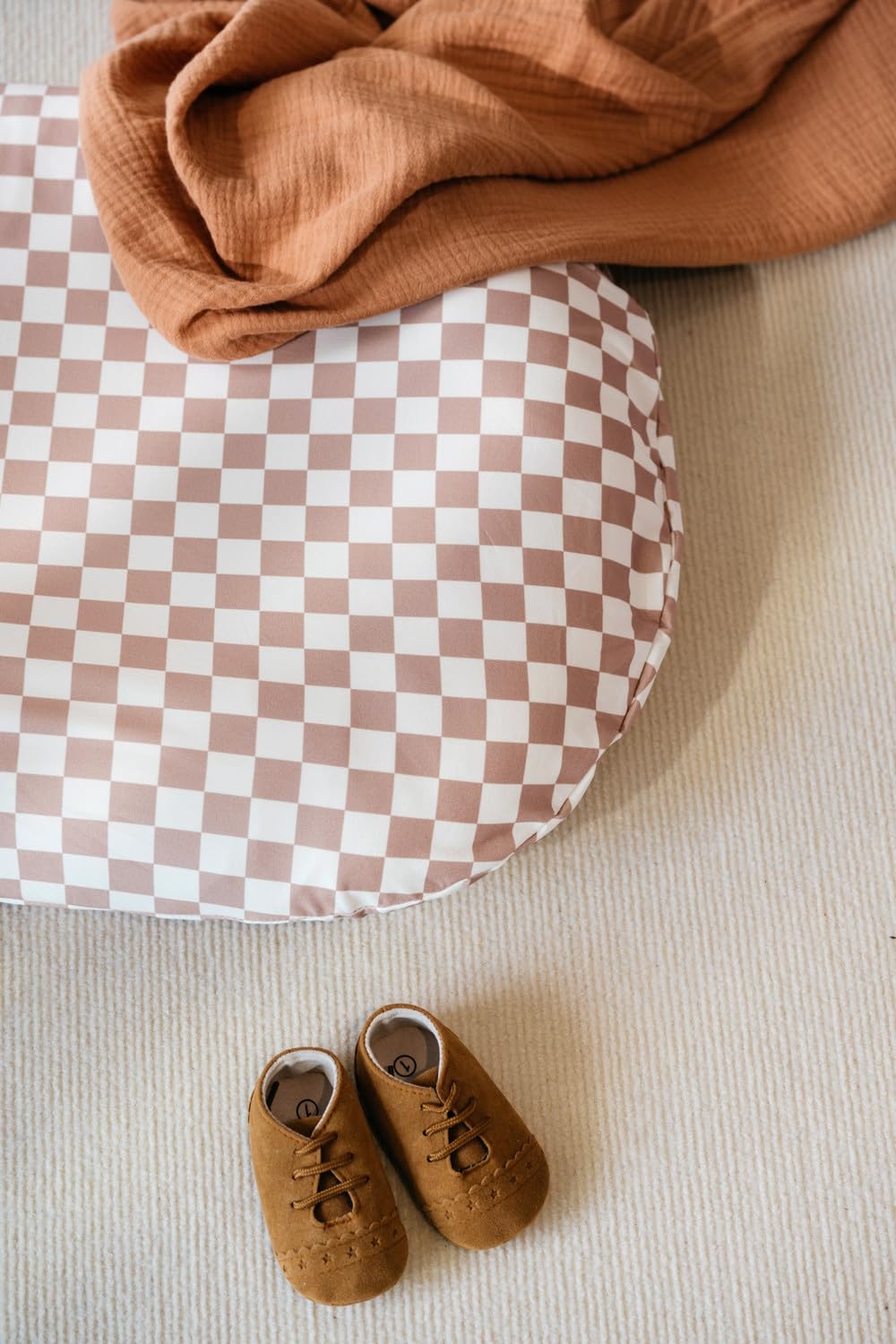 Little Jump coffee checkered cover features zipper-free design for safe handling.