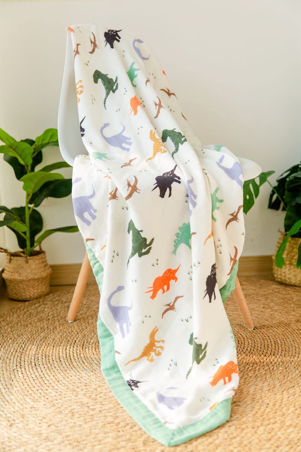 Little Jump daycare-blanket on a chair shows durable, machine-washable fabric handling daily use.