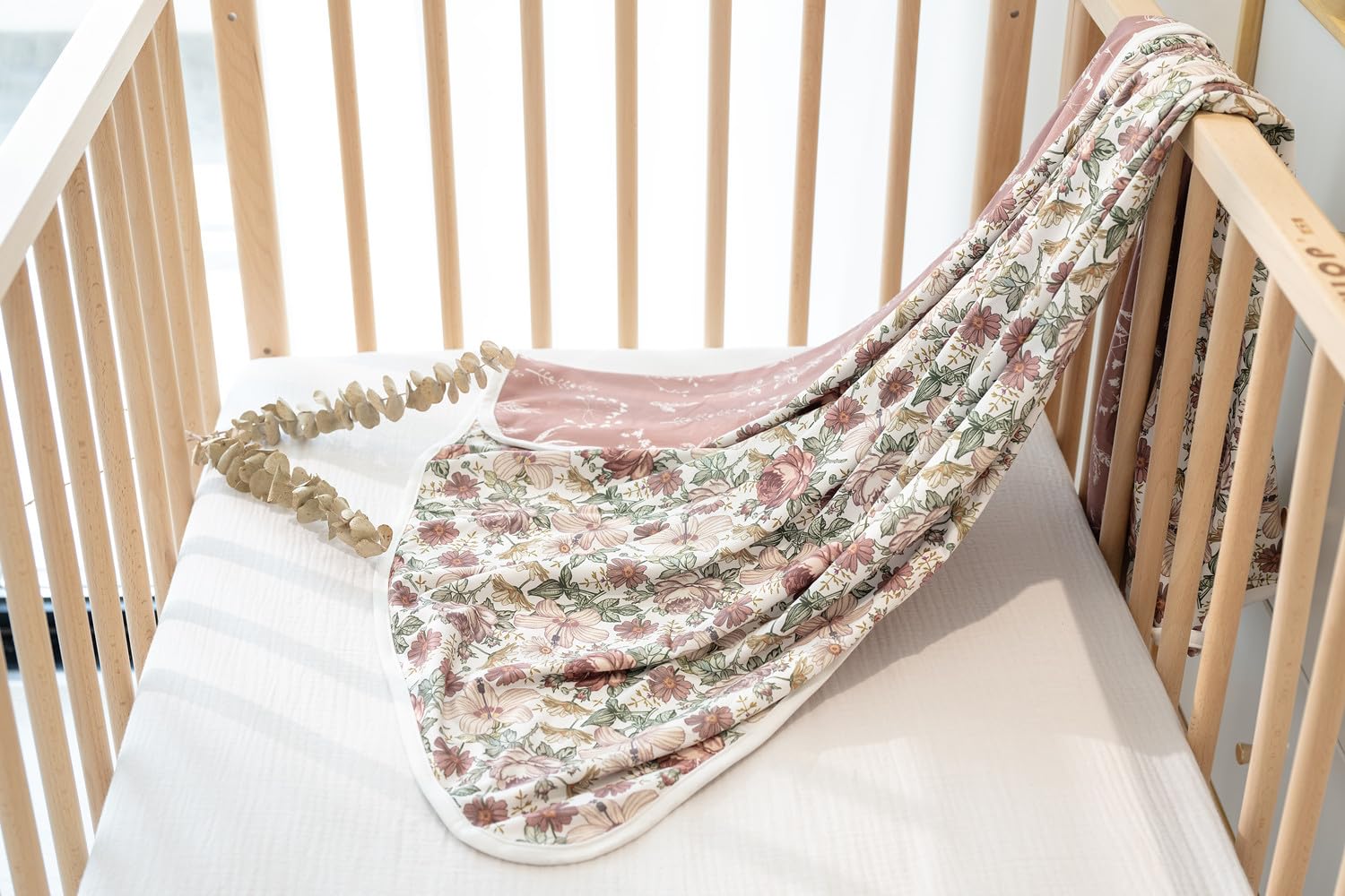 Little Jump jersey-knit stretch close-up highlighting gentle elasticity.