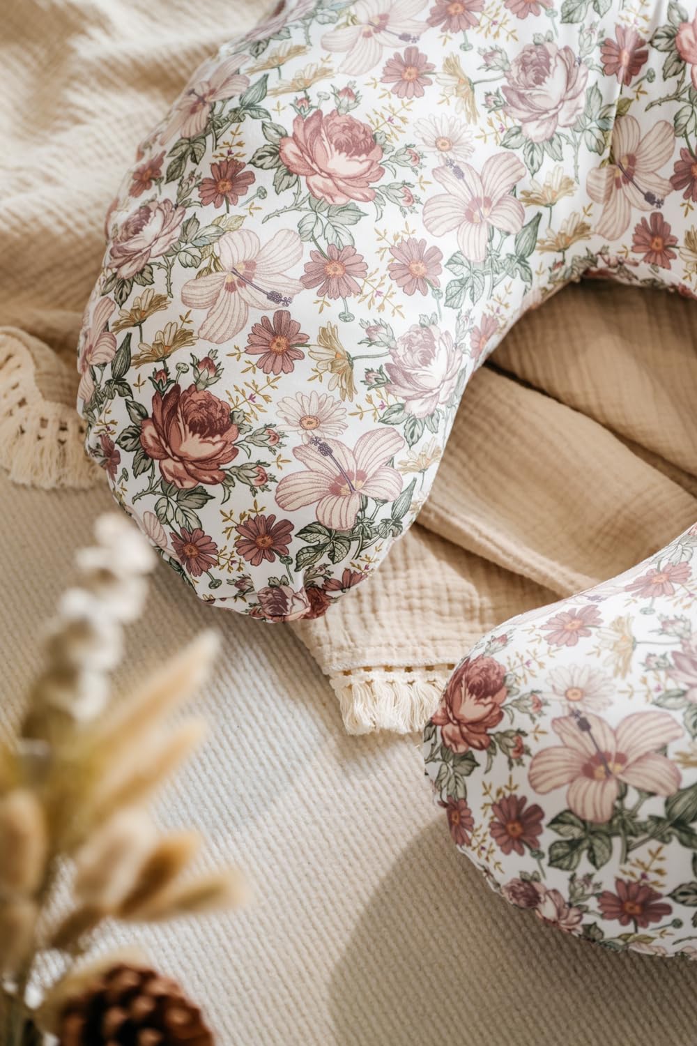 Little Jump machine-washable covers simplify cleaning after busy feeding sessions.