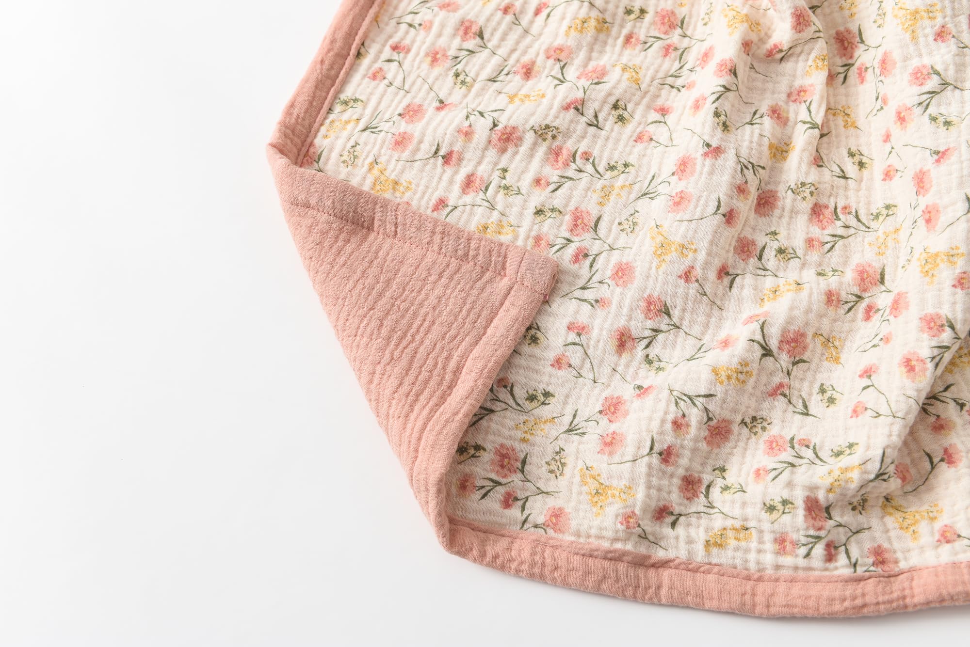 Little Jump muslin blanket swaddle-setup highlights soft, airy fabric ideal for cozy swaddling.