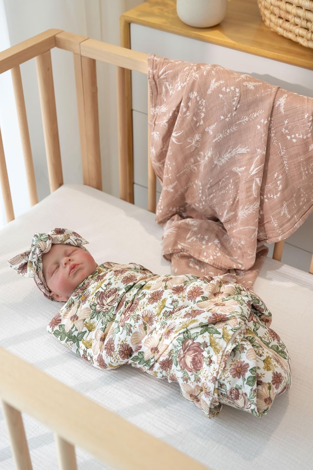 Little Jump vintage leaves muslin blanket close-up highlighting gentle fabric and design.
