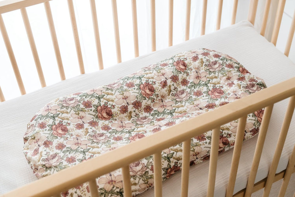 Little Jump no-zipper design keeps baby safe and skin-friendly during quick changes.