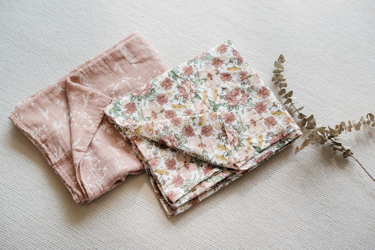 Little Jump muslin texture close-up illustrating airy fabric for cooling comfort.