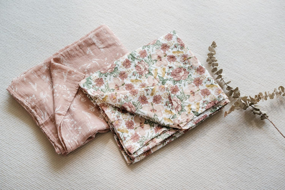 Little Jump muslin texture close-up illustrating airy fabric for cooling comfort.