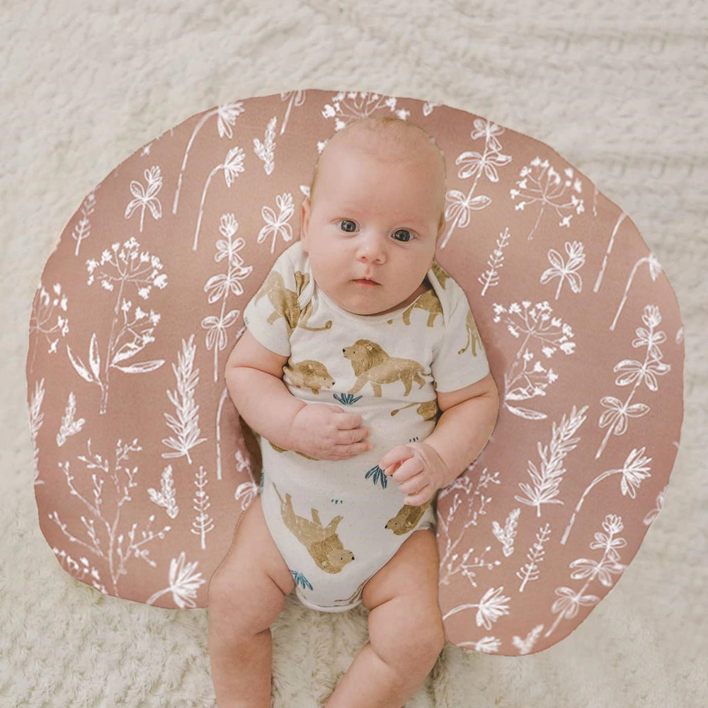 Little Jump stretchy fabric ensures a secure fit on standard nursing pillows.