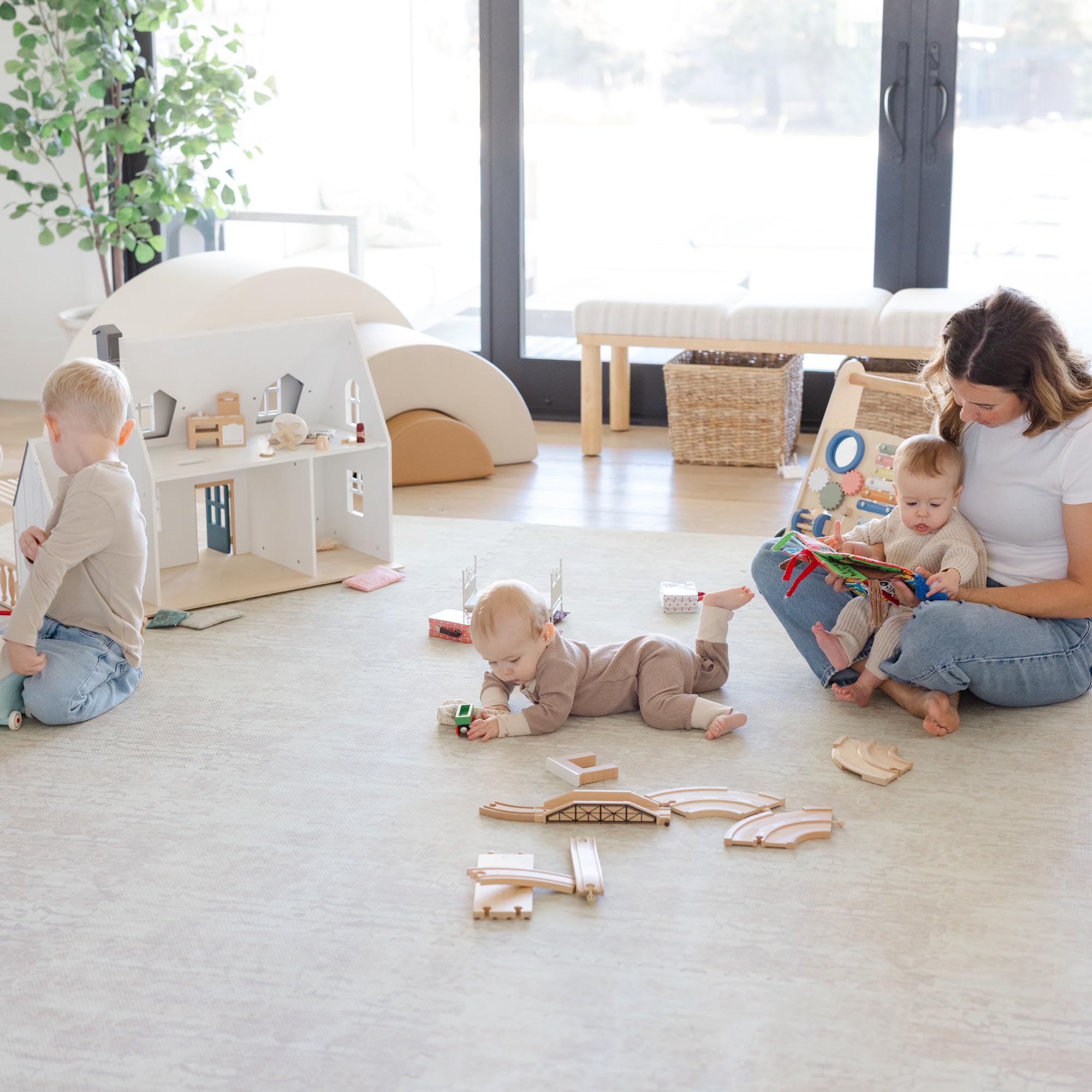 Little Landings Sandstone non-toxic EVA foam ensures a safe cushioning surface