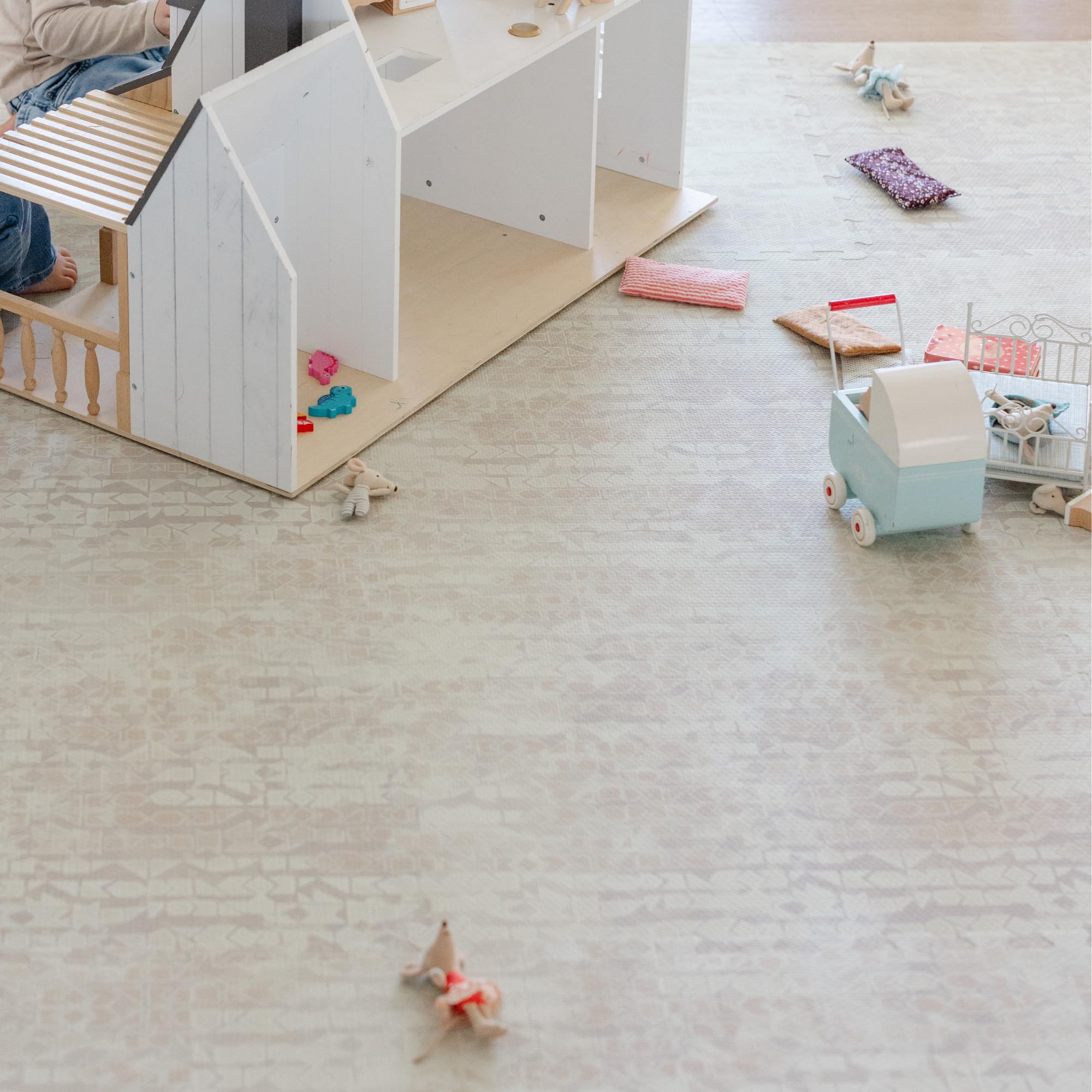 Little Landings Sandstone tummy time image highlights a comfy, protective surface