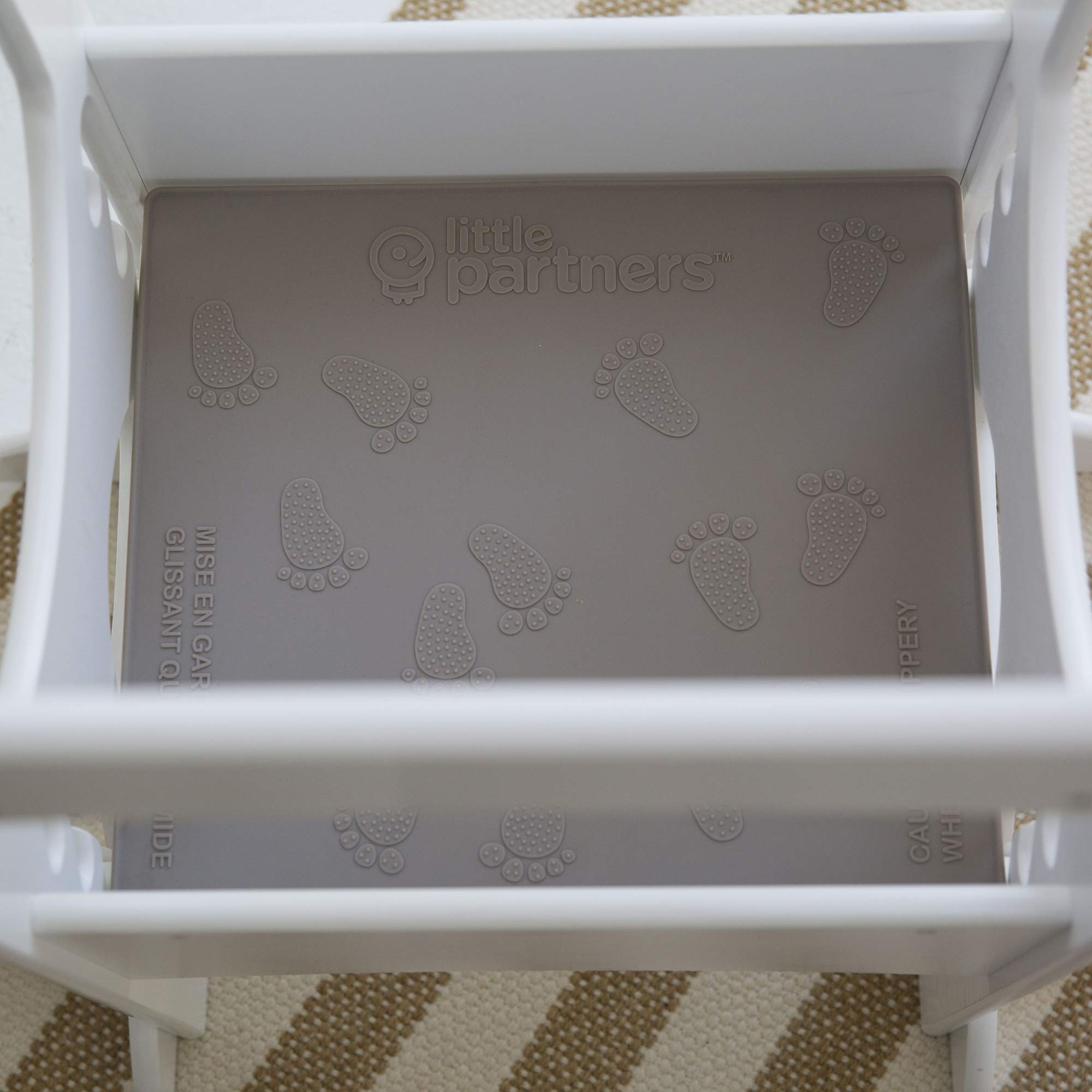 Little Partners mat wipes clean with a damp cloth