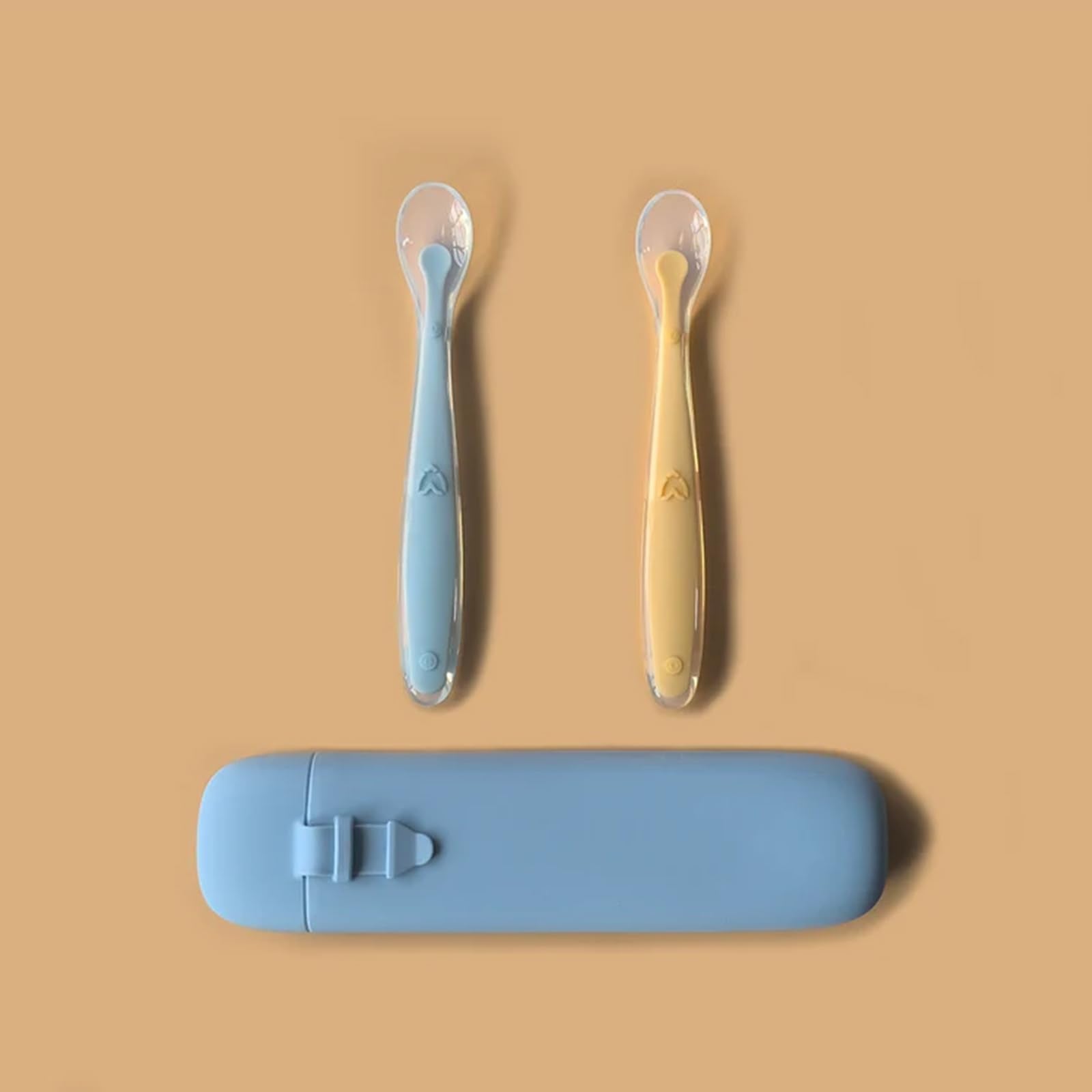 Little Rawr ergonomic spoon design supports comfortable feeding for parents and babies.